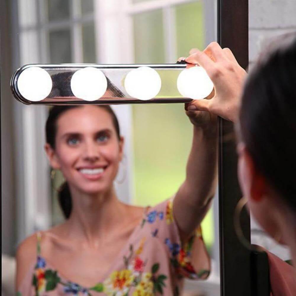 Badeværelsesspejl Med Lys Til Makeup - Kompakt LED Spejllys Med Sugekop Design 0