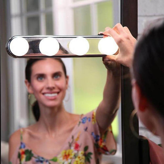 Badeværelsesspejl Med Lys Til Makeup - Kompakt LED Spejllys Med Sugekop Design 0