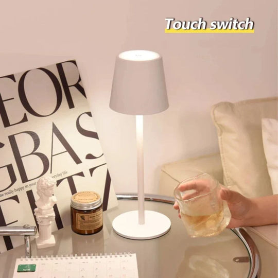 Bordlampe med USB-opladning og moderne design 2