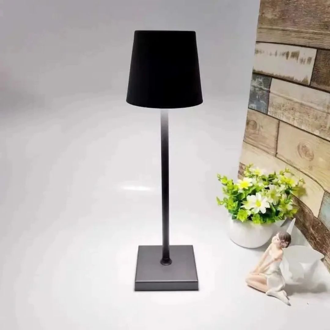 Bordlampe med USB-opladning og moderne design 7