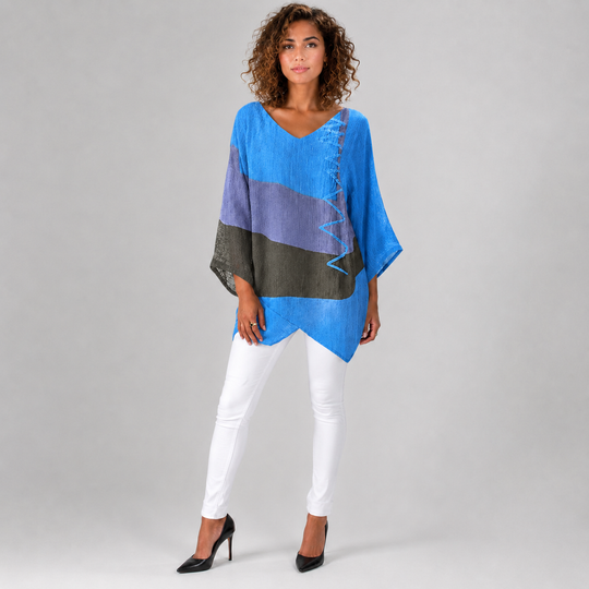 Kvinders Bluse i Flydende Design og Let Materiale