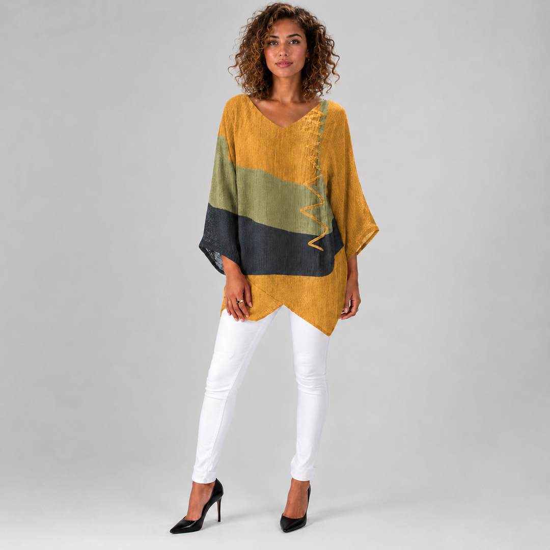 Kvinders Bluse i Flydende Design og Let Materiale