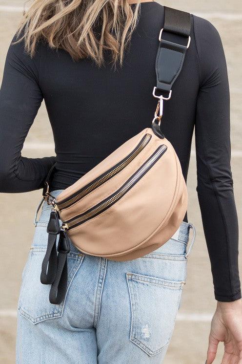 Dame Crossbody Taske Crescent Nylon med Dobbelt Lynlås og Justerbar Rem 3