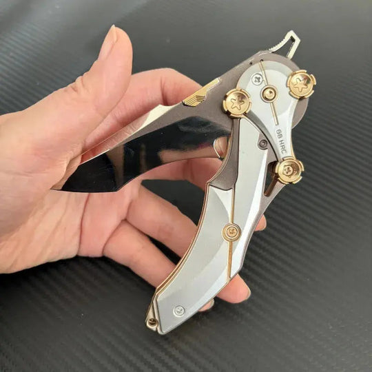 Folkedkniv i metal med kompakt design 3