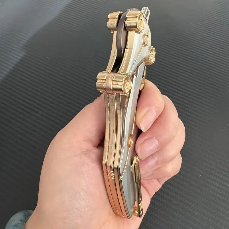 Folkedkniv i metal med kompakt design 4