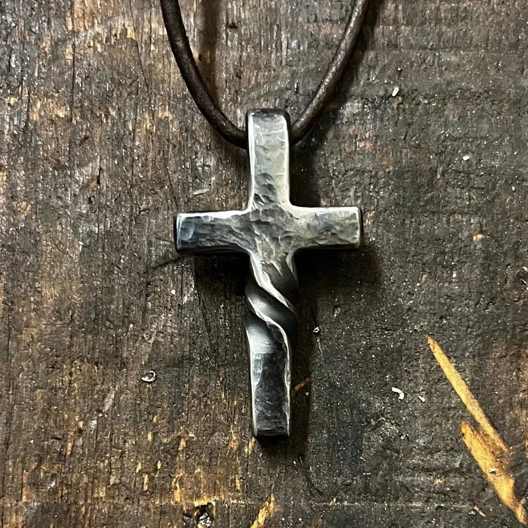 Håndlavet Cross Halskæde Unikt Design 1