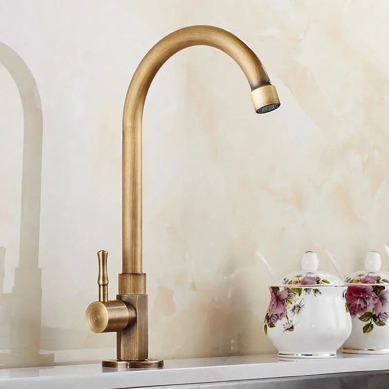 Køkkenhane Svanehals Design Antik Messing Finish 1
