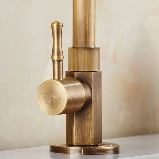 Køkkenhane Svanehals Design Antik Messing Finish 4