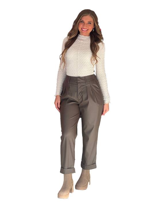 Kvinders Bukser i Vegan Læder med Plisseret Front 0