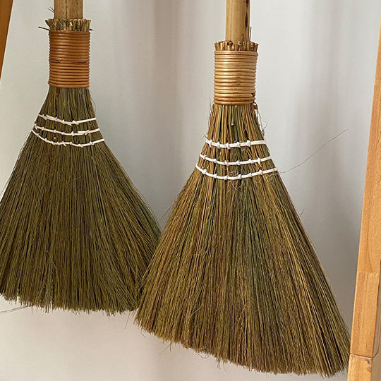 Kvinders Håndlavet Kost med Traditionelt Design 5
