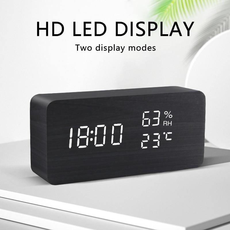 LED Vækkeur i Træ med Digital Display og Snooze-Funktion 3