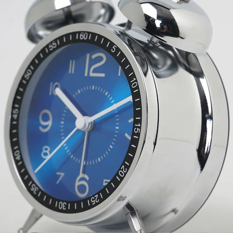 Metal Analog Vækkeur Klassisk Design 5