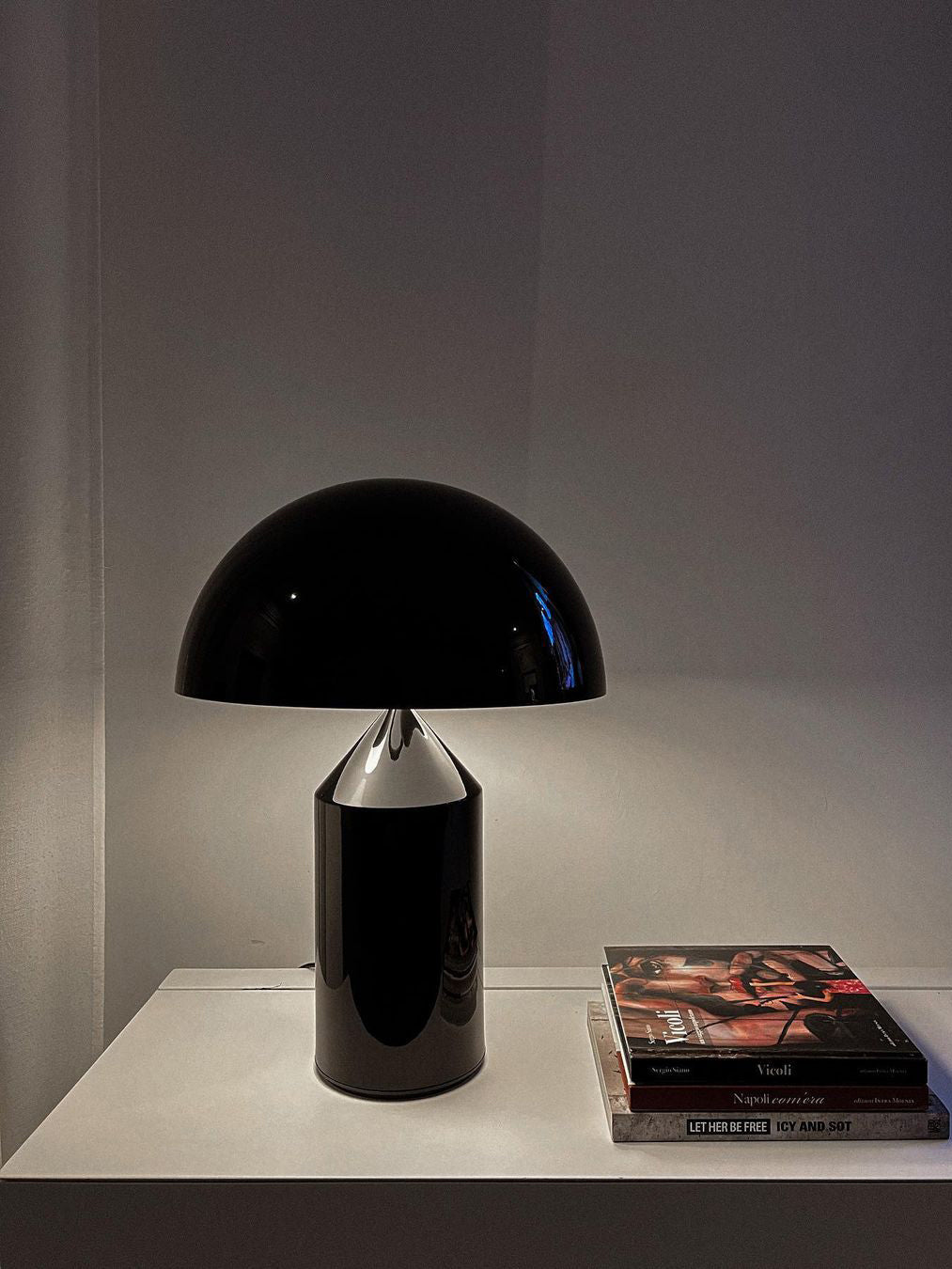 Minimalistisk Bordlampe med Geometrisk Design til Indretning 0