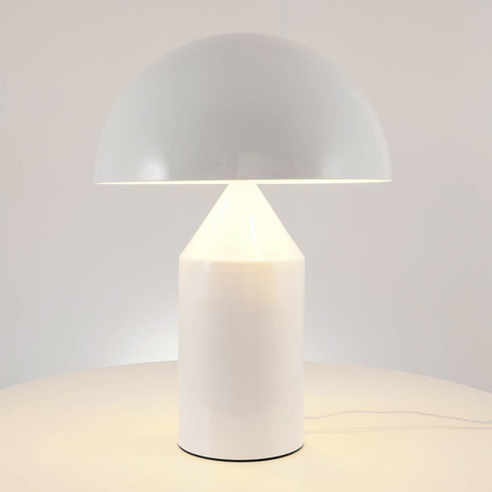 Minimalistisk Bordlampe med Geometrisk Design til Indretning 3