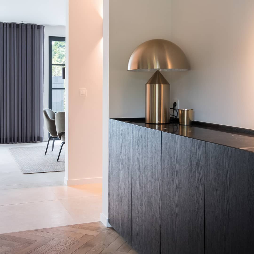 Minimalistisk Bordlampe med Geometrisk Design til Indretning 8