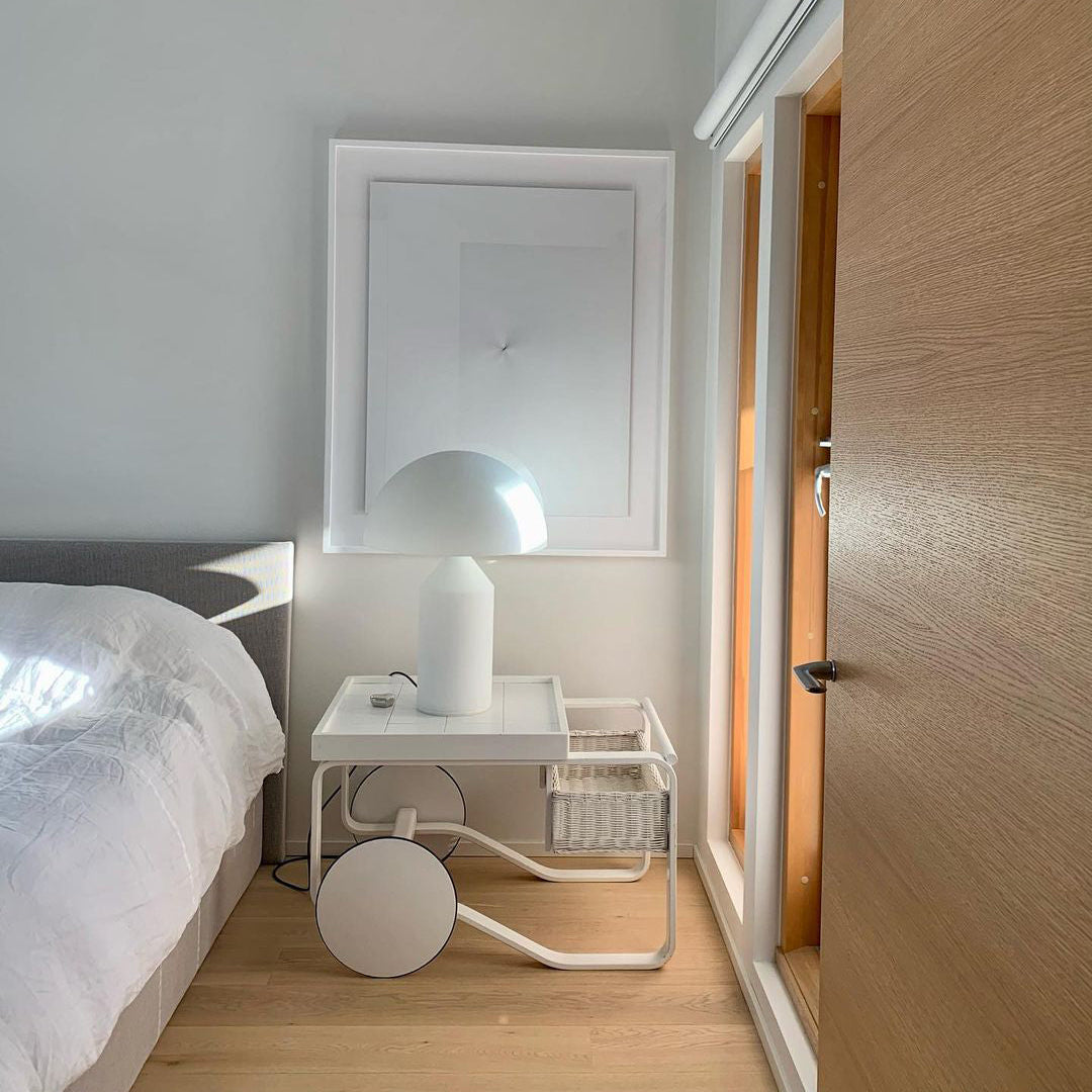 Minimalistisk Bordlampe med Geometrisk Design til Indretning 9