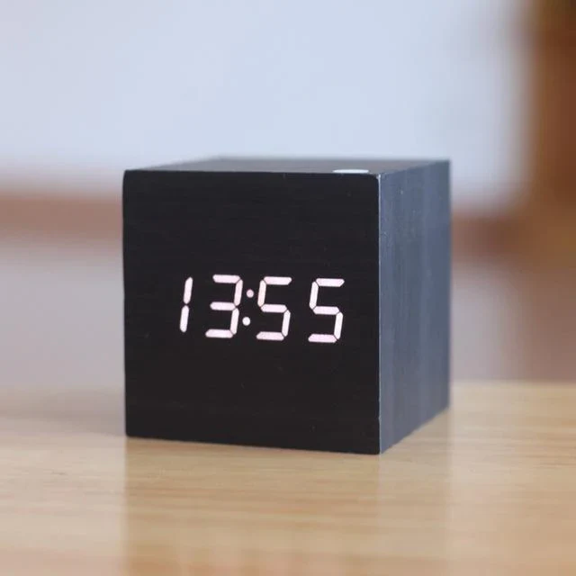 Moderne Digitalt Ur Minimalistisk Design til Hjemmet 0