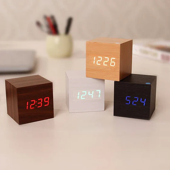Moderne Digitalt Ur Minimalistisk Design til Hjemmet 1