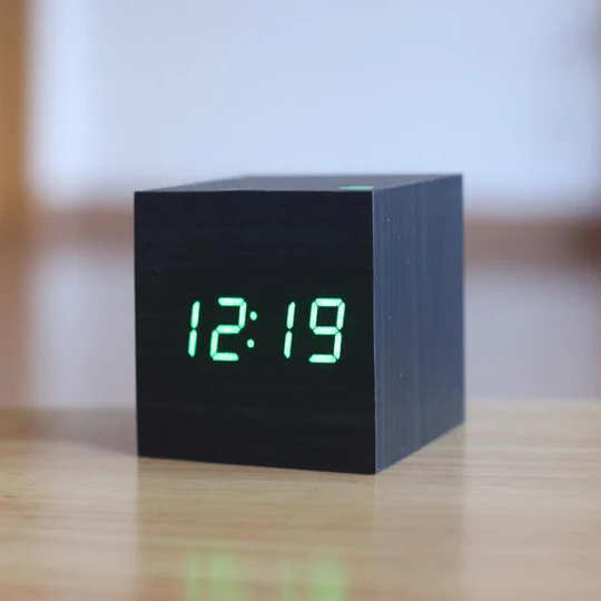 Moderne Digitalt Ur Minimalistisk Design til Hjemmet 2