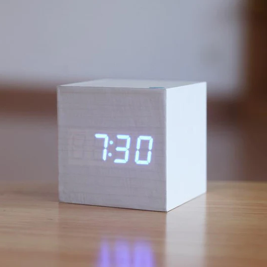 Moderne Digitalt Ur Minimalistisk Design til Hjemmet 4
