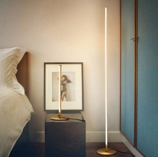 Moderne Gulvlampe Minimalistisk Design 1