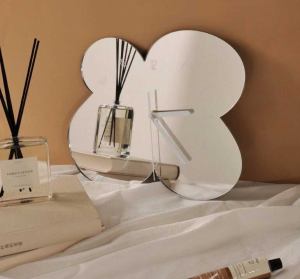 Moderne Vægur med Blomsterdesign og Spejlfinish til Boligindretning 6