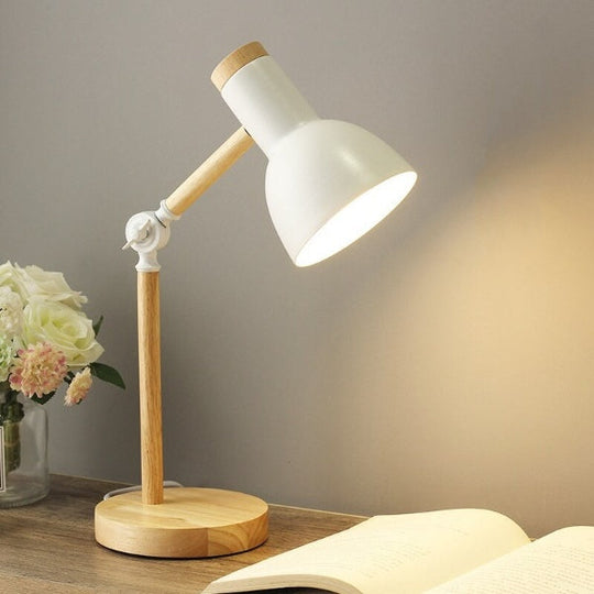 Nordic LED Bordlampe i Træ 2