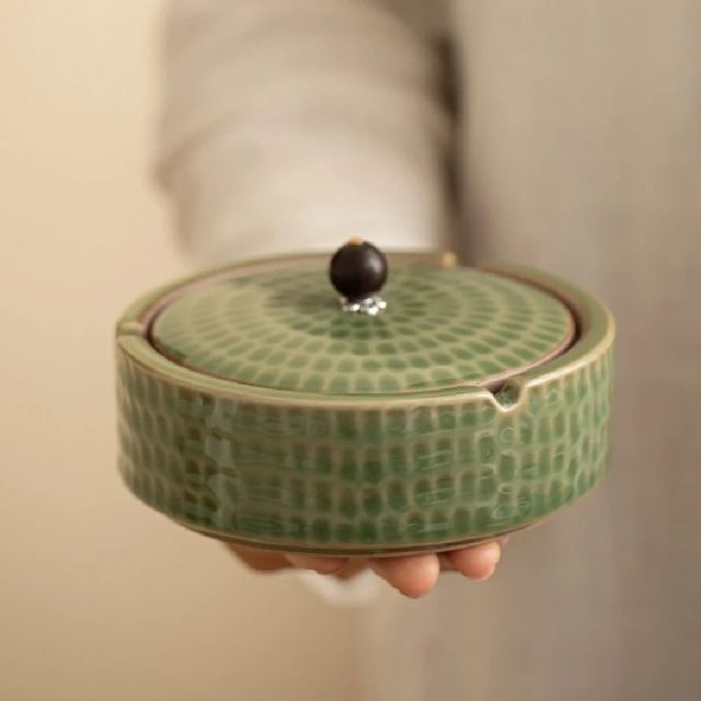 Retro Askebæger med Låg - Håndlavet Keramisk Design 3