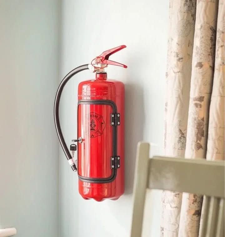 Skjult Minibar i Ildslukkerdesign 8