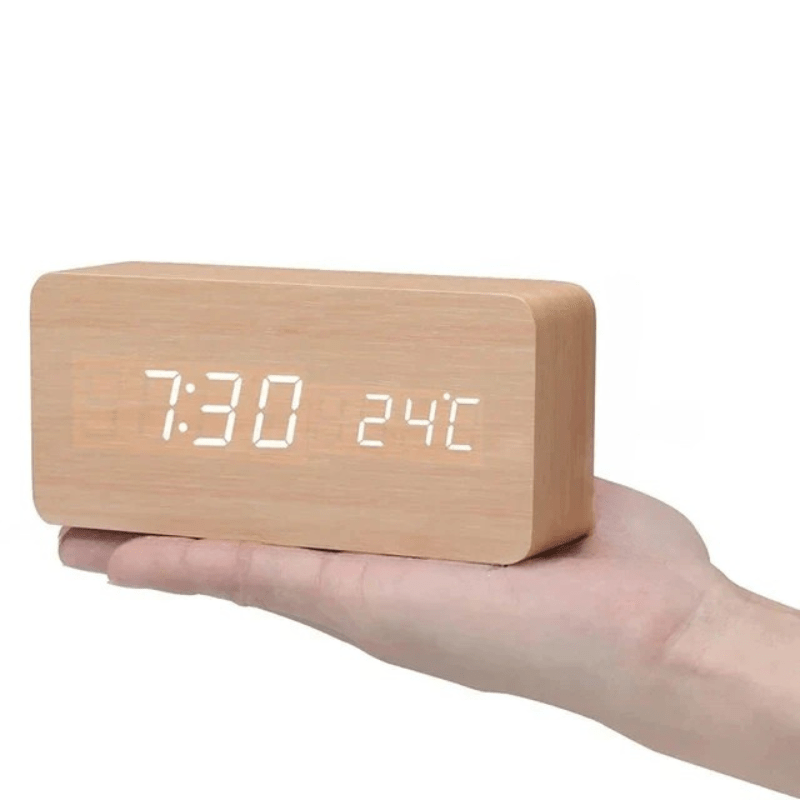 Stemmestyret LED Træur Minimalistisk Design 12