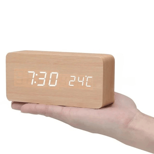 Stemmestyret LED Træur Minimalistisk Design 12