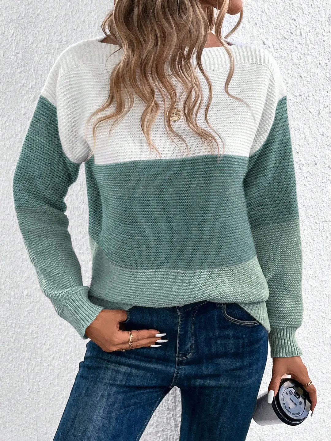 Trefarvet patchwork-sweater til kvinder